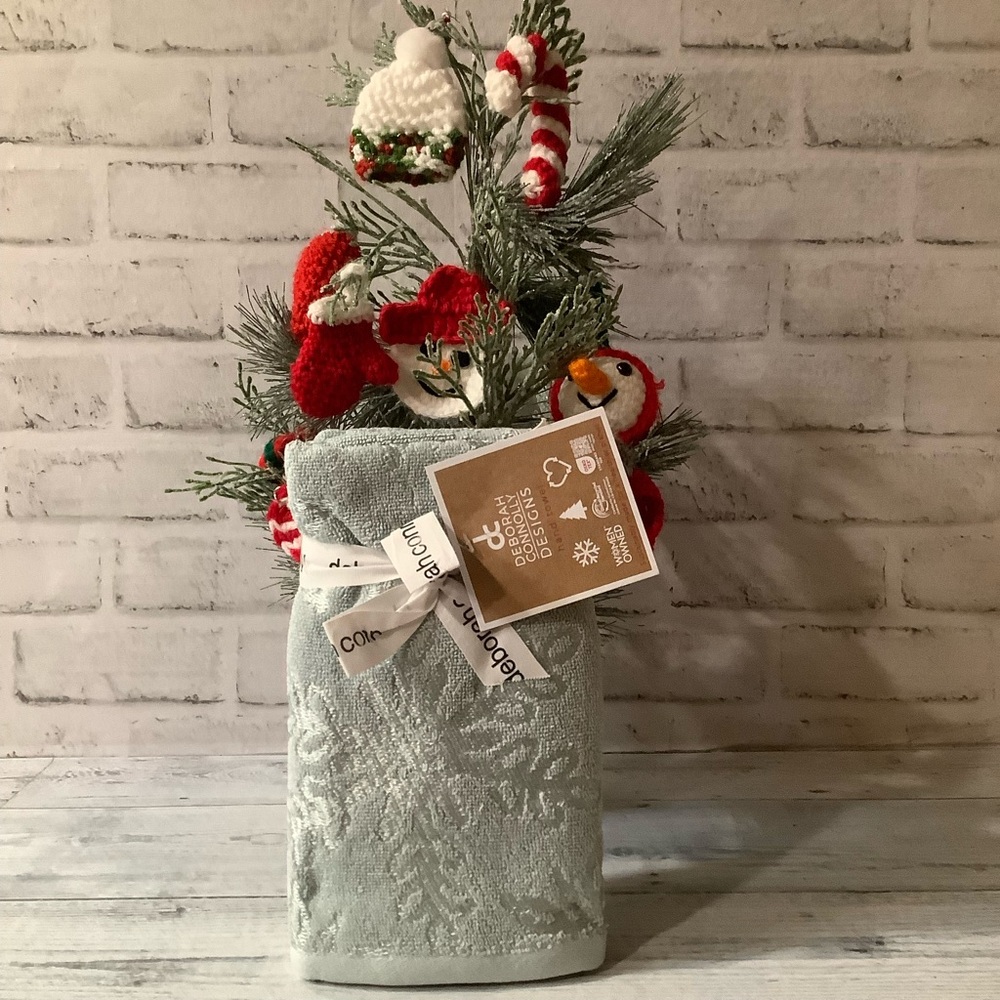 DEBORAH CONNOLLY DESIGNS 2pk Snowflake Terry Hand Towels